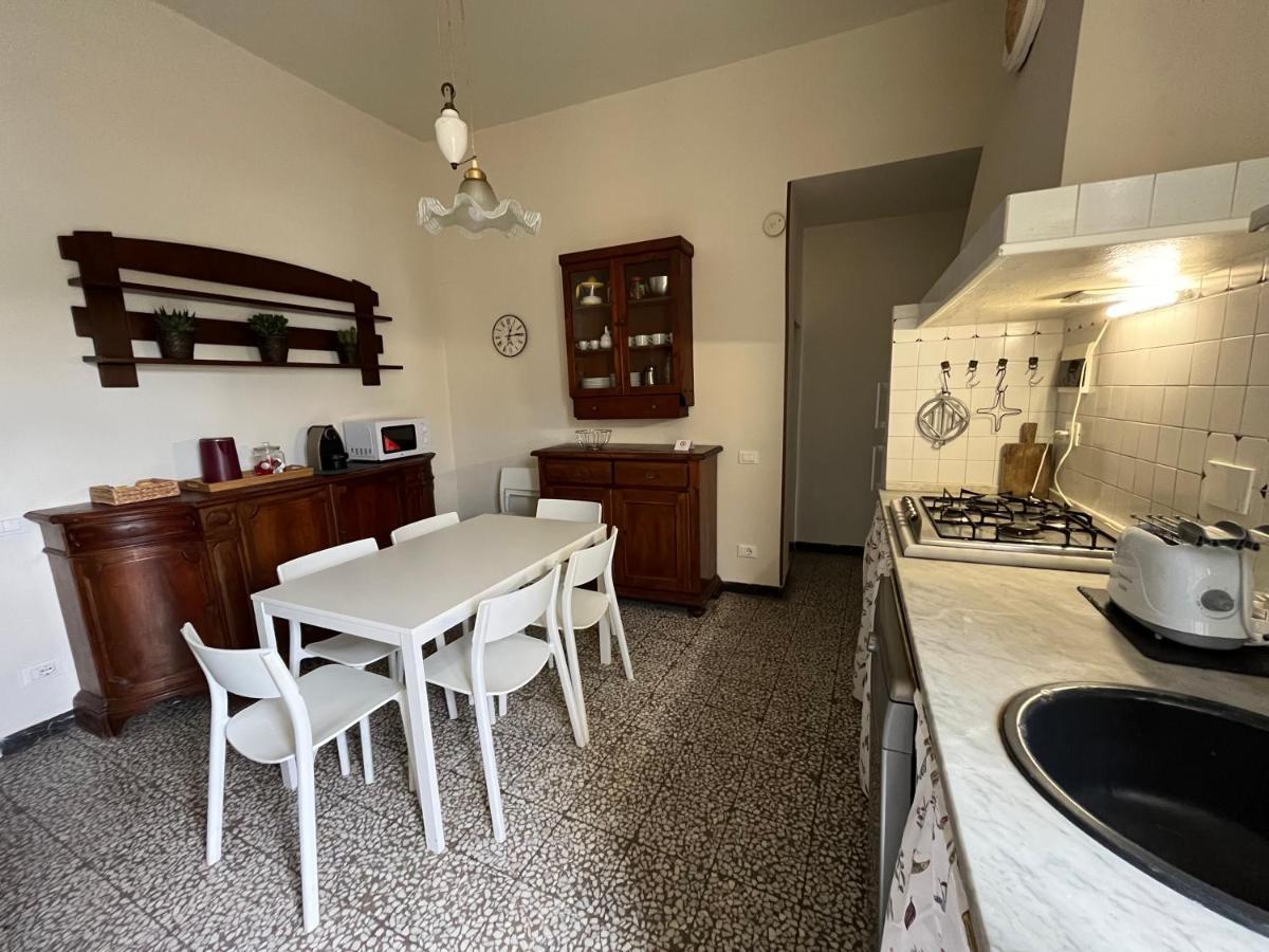Apartment Dalla Mirella Florens Exteriör bild